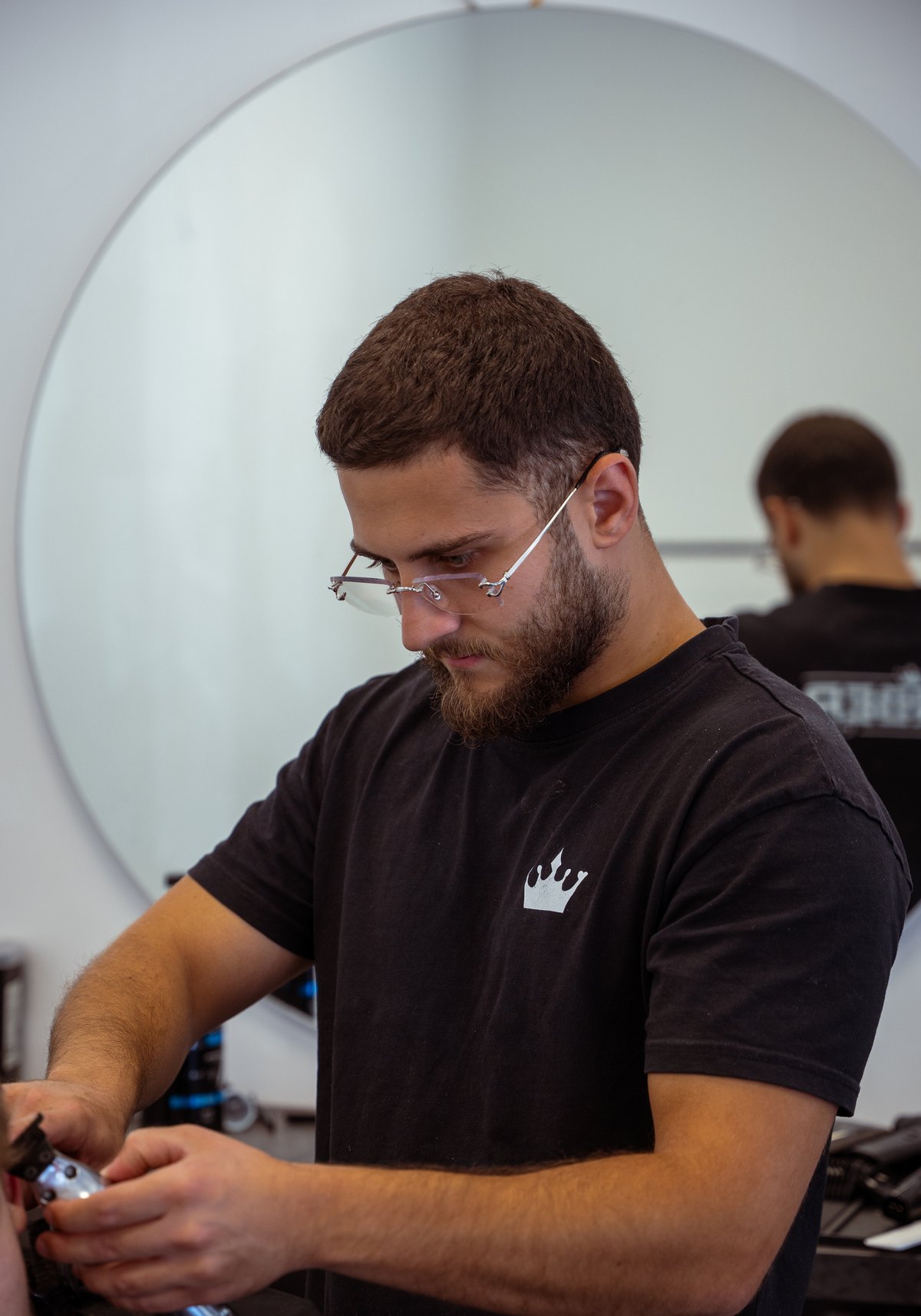 Lucas, co-fondateur et barbier au salon de Meylan